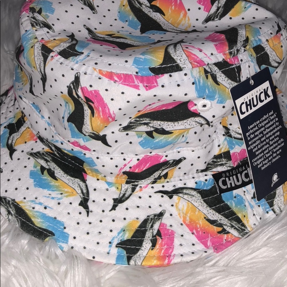 BRAND NEW chuck bucket hat